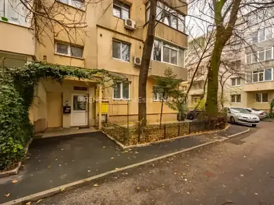 Garsoniera de inchiriat Sector 3 Bucuresti vedere bloc